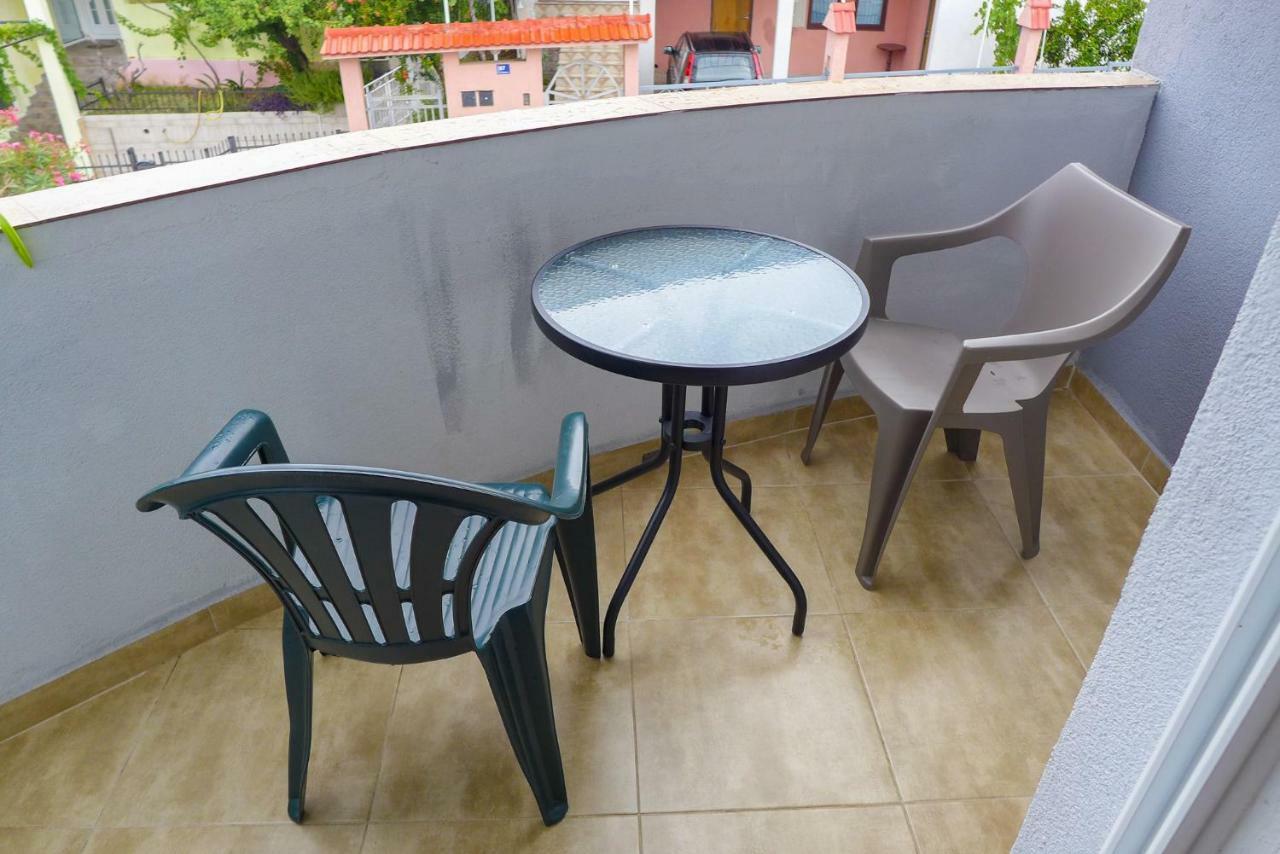 Alise Apartment บาร์ ภายนอก รูปภาพ